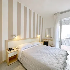 Aura Living Szálloda